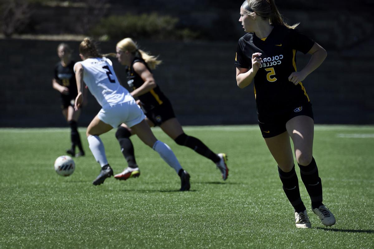 Emma Smith, midfield, forward. CC Women’s Soccer played a game against Kansas State University and won 2-1 on April 14 at Stewart Field at Colorado College. Photo by Jamie Cotten / Colorado College